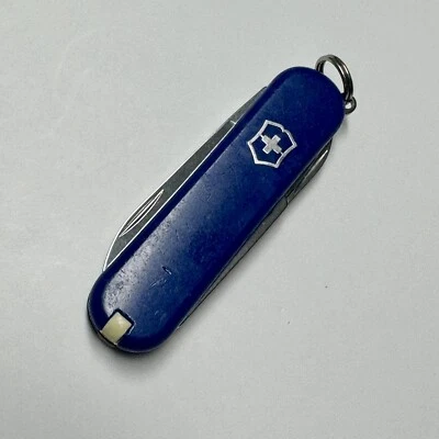 Swiss Army Knife Victorinox 58mm Classic SD Pocket Knife Blue FREE SHIPPING - Image 1 of 4