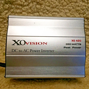 XO Vision XO420 DC zu AC Wechselrichter mit 2 AC Ausgängen 350 Watt Dauerleistung - Bild 1 von 5