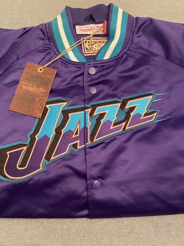 Mitchell & Ness Purple NBA Utah Jazz Lightweight Satin Jacket L Cover