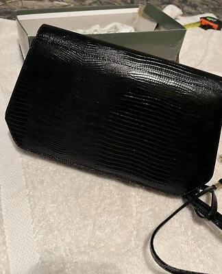 J. RENEE Foto 1 de 4