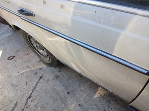 W123 MERCEDES 300D RIGHT REAR DOOR MOLDING TRIM 1980 - Picture 1 of 4