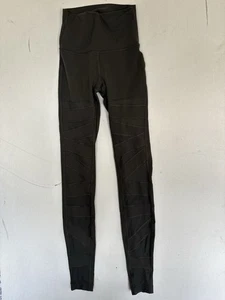 Pantaloni yoga Lululemon studio di danza taglia 2 verde a costine - Foto 1 di 7