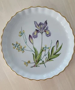 Spode, Stafford Iris Floral motif, 9" quiche fluted dish, oven to table dishware - Picture 1 of 6