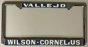 Marco de matrícula de concesionario Ford vintage de metal Wilson Cornelius Vallejo CA - Imagen 1 de 3