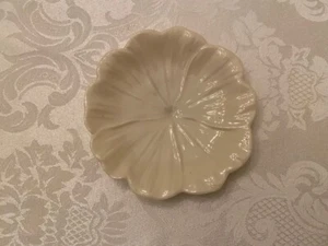 Antike Belleek Bonboniere mit Wellenschliff 3. Mark 1926-1946 Nr. 857 5 Zoll Durchmesser - Bild 1 von 4