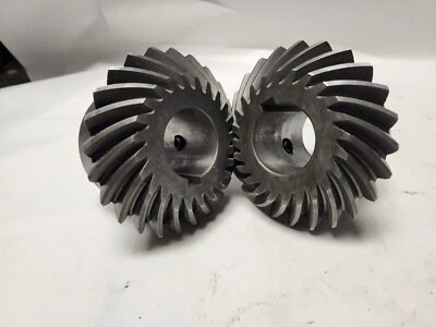 Juego de engranajes espirales biselados/metradores Boston Gear HLSK107YL / HLSK107YR con diámetro de 1-1/2" Foto 1 de 4