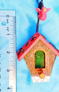 Nuevo adorno de porcelana Russ Woodland Winter Birdhouse T3017 - Imagen 1 de 3