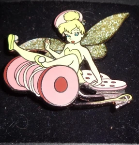 Pin Campanilla Disneyland carrete de hilo rosa 2001 - Imagen 1 de 1