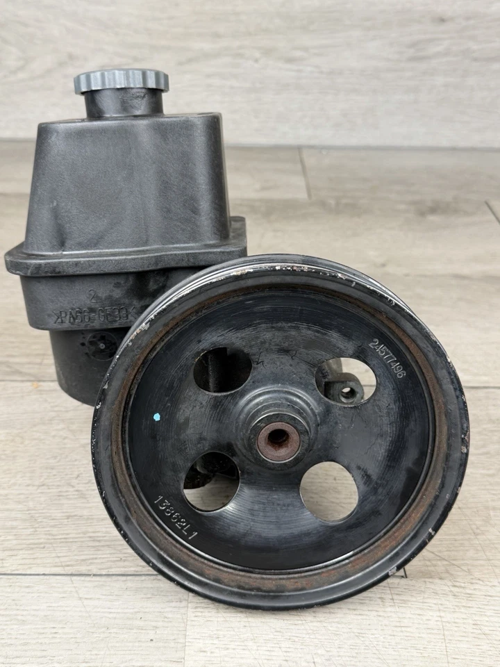 Bomba de dirección asistida GMC Envoy 2002-2009 4,2 L Foto 1 de 4