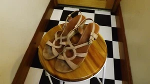 Sandler Beige Leather Wedge Shoes / Sandals ~ Size 8.5 B - Picture 1 of 3