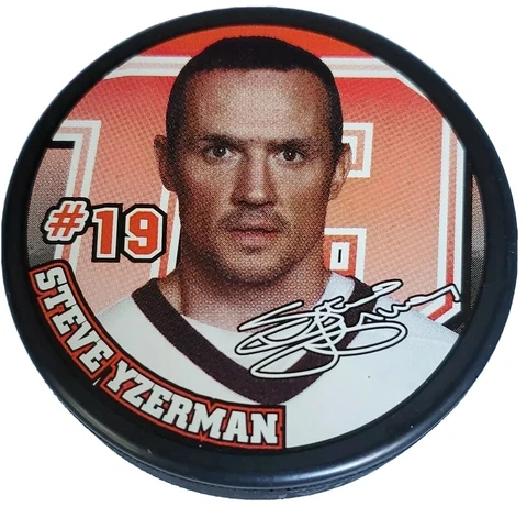 STEVE YZERMAN #19 HOF VINTAGE INGLASCO NHL NHLPA OFFICIAL HOCKEY PUCK - 🇸🇰 Cover