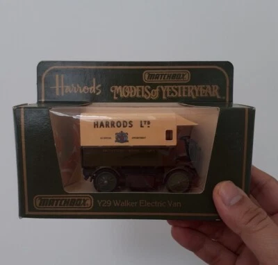 ENORME CAJA DE CERILLAS MODELOS DE FURGONETA ELÉCTRICA HARRODS DE ANTAÑO 29 1919 de colección Foto 1 de 3