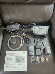 Samsung VP-D20 DIS Playback Mini DV Digital Camera 800x Zoom - Picture 1 of 6