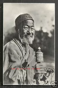Tibet Lama Priester rppc Gebetsmühle Kostüm Hut Perlen 30er Jahre - Bild 1 von 1