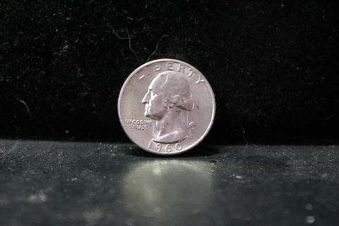 1960-D  Washington Silver quarter dollar coin (ALMOST UNCIRCULATED) Cover