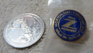 MORTON SALT - CANDIAN SALT Zero Accidents Gold & Blue Plated Enamel Pin - Bild 1 von 2