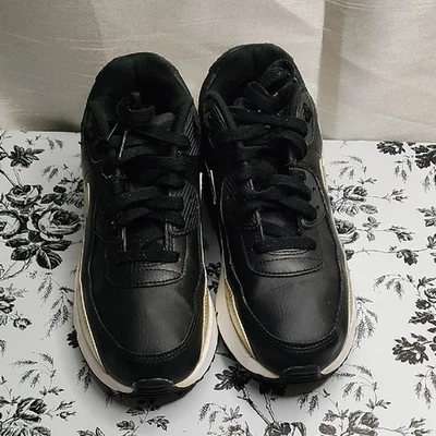 Nike Black and White Women's Sneakers Size 7Y - Image 1 of 4