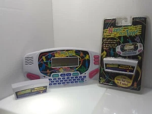 Name That Tune von Tiger Electronics (1997) mit Musik- & Country-Musikkassetten - Bild 1 von 7
