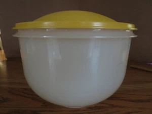 Tupperware Schüssel 1424 Crisp-It Salatbehälter transparent & Kuppeldeckel Mehrzweck gelb - Bild 1 von 10
