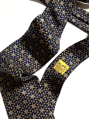 HERMES VINTAGE ESTRELLAS Y PUNTOS CORBATA NOCHE COPOS DE NIEVE SUNBURST GAMA ALTA FRANCIA NEGRO Foto 1 de 4