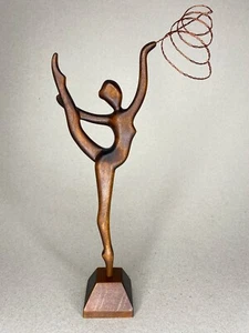 Hand carved wooden " Ribbon leg up " - Foto 1 di 5