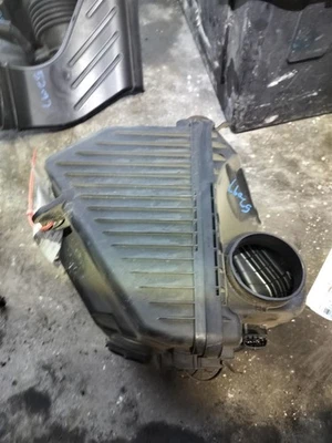 AIR CLEANER BOX 281102P100 2010-2013 HYUNDAI SANTA FE Foto 1 de 4