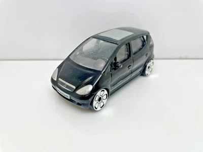 BRINQUEDO REAL MERCEDES BENZ A CLASS 1:56 PRETO PORCELANA 72 - Imagem 1 de 4