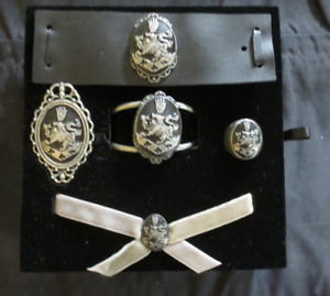 Twilight Movie Cullen Replica Jewelry Set By NECA - 5 Piece Set Necklace Choker
