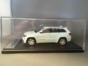 Trax TMJeep02W - Jeep Grand Cherokee SRT8 – White - Picture 1 of 5