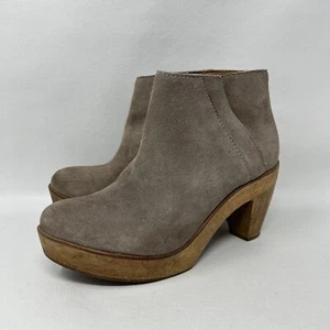 KDB Kelsi Dagger Brooklyn sz 6 M Tan Suede ankle booties wood sole heel - Picture 1 of 13