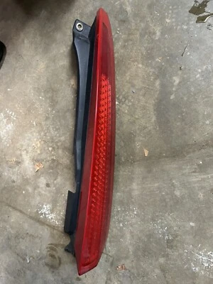 Luz trasera superior derecha Volvo XC90 2007 08 09 10 11 12 2013 pasajero OEM 30698142 Foto 1 de 4