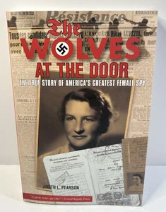 The Wolves at the Door: The True Story of America's Greatest Female Spy B00 - Foto 1 di 8