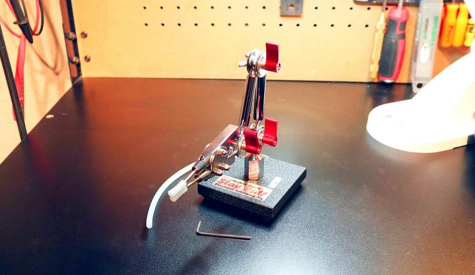 EDEALERS DIRECT Stay Put! Precision Soldering Jig (Tool Less Manipulated Arms) Helping hands