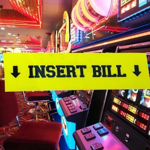 Spielautomat Einsatz Rechnung Aufkleber Abziehbild mit Pfeil nach unten - Bild 1 von 3