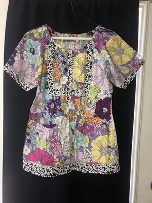 Women’s Scrub Top - Image 1 of 3