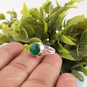Anillo solitario redondo de plata de ley con cabina de ónix verde natural promesa - Imagen 1 de 9