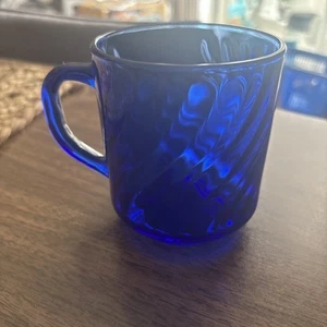 Vintage Arcoroc France Cobalt Blue Glass Coffee Mug Tea Cup Swirl 3 1/2" Tall - Picture 1 of 5