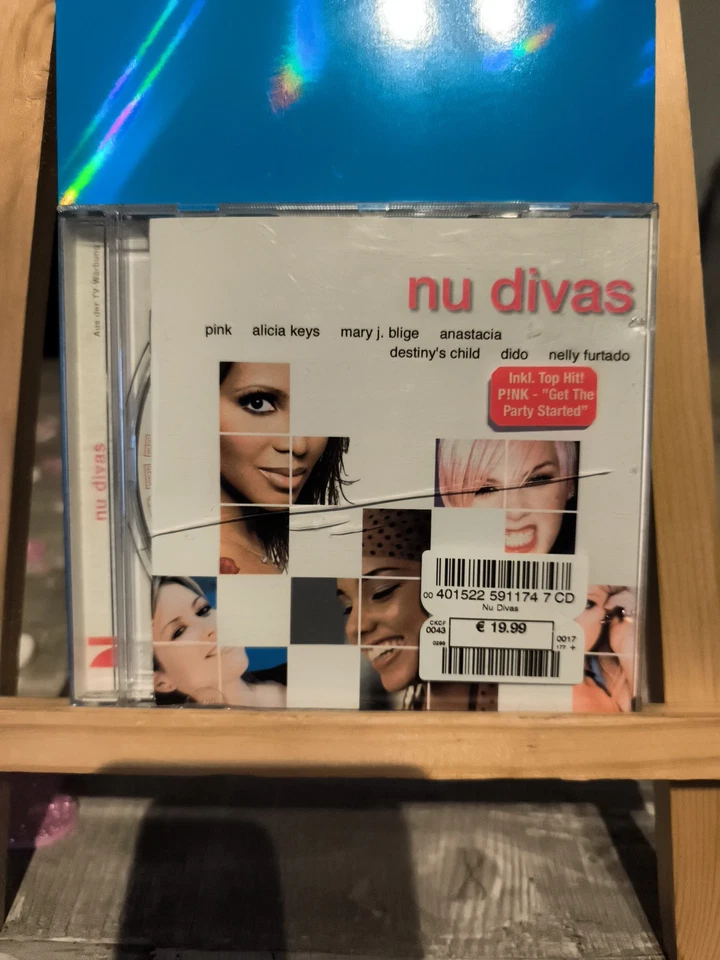 Various - Nu Divas - Bild 1 von 2
