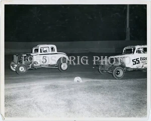 Foto de la década de 1950 Parnelli Jones en #5 Stock Car Racing San Berdoo So California julio 1955 - Imagen 1 de 3