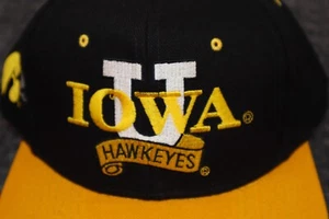 Cappello Berretto Vintage Iowa Occhi di Falco Head Start Snap Back Nero Oro Logo Scritta NCAA - Foto 1 di 11