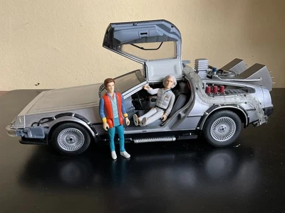Diamond Select Back To The Future DeLorean WITH McFly and Doc. Brown Figures - Image 1 of 4
