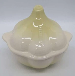 LE CREUSET Vegetable Series Garlic Mini Cocotte Casserole Le Creuset Near Mint - Picture 1 of 7