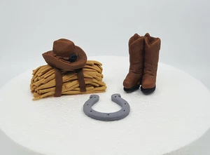COWBOY / COWGIRL - EDIBLE CAKE DECORATION KIT - BOOTS, HAT , HAY & HORSE SHOE - Picture 1 of 2