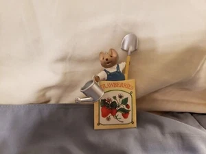 1996 Hallmark Keepsake Ornamento Parche Fresa Colección Pascua Ratón Sin Caja - Imagen 1 de 6