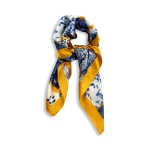 70 cm x 70 cm Grande Seda Imitación Azul Amarillo Estampado de Animal Bufanda Cuadrada Caparazón de Caballo de Mar - Imagen 1 de 2