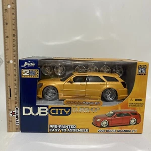 Jada Toys 1:24 Scale Dub City DubShop Diecast Model 2006 Dodge Magnum R/T Car ⭐️ - Picture 1 of 7