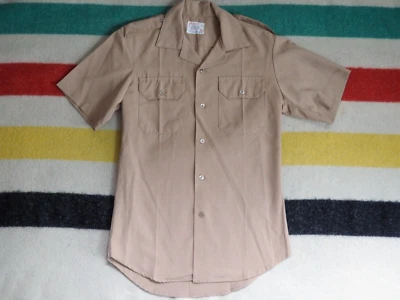 复古 60 年代 Finesilver Prest 棕褐色米色军用卡其色人造丝纽扣口袋衬衫 S — 第 1/4 张图片