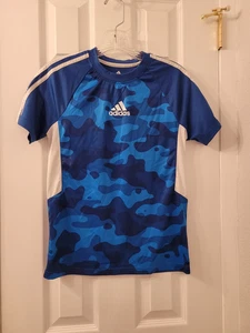 ADIDAS BLAU CAMOUFLAGE SS SHIRT JUNGEN GRÖSSE MED (10-12) GEBRAUCHT - Bild 1 von 3