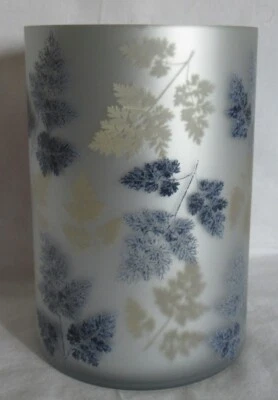 Yankee Candle Frosted Large Jar Holder J/H BLOSSOMS FLICKER blues whites - Image 1 of 4
