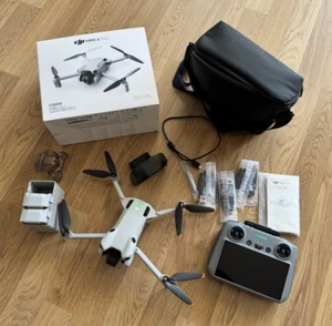 DJI Mini 4 Pro Fly More Combo mit DJI RC2 Fernsteuerung - Bild 1 von 1